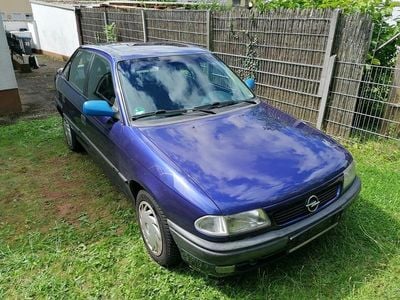 Gebraucht Opel Astra 75 PS (55 kW) 1996 Blau Limousine