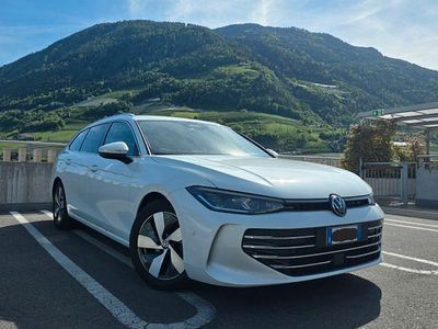 Gebraucht VW Passat Elegance 150 PS (110 kW) 2024 Weiß Kombi