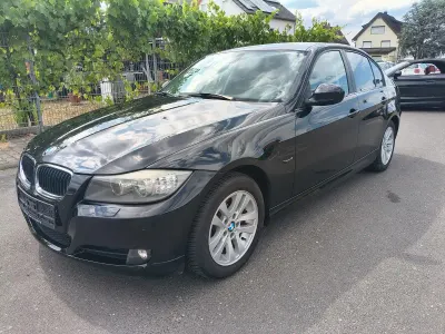 Gebraucht BMW 318 143 PS (105 kW) 2011 Schwarz Limousine