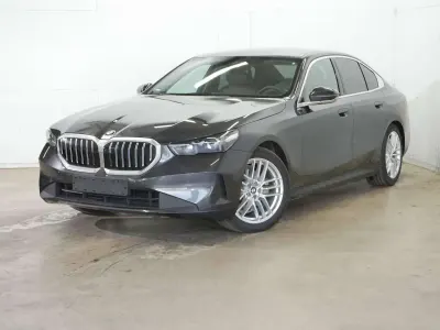 Gebraucht BMW 520 Sport Line 197 PS (144 kW) 2025 Sophistograu brillanteffekt Limousine