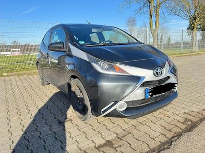 Gebraucht Toyota Aygo 69 PS (50 kW) 2016 Schwarz Kleinwagen