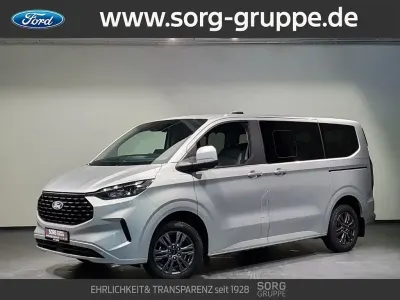 Gebraucht Ford Tourneo Titanium 136 PS (100 kW) 2025 Silber Van / Kleinbus