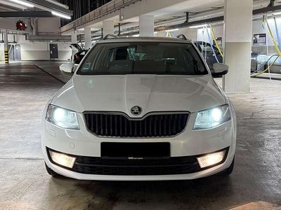 Gebraucht Skoda Octavia Ambition 105 PS (77 kW) 2015 Weiß Kleinwagen