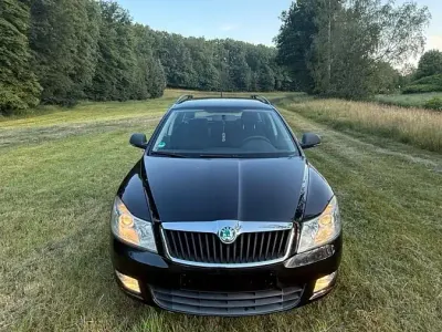 Gebraucht Skoda Octavia 105 PS (77 kW) 2012 Schwarz Kombi