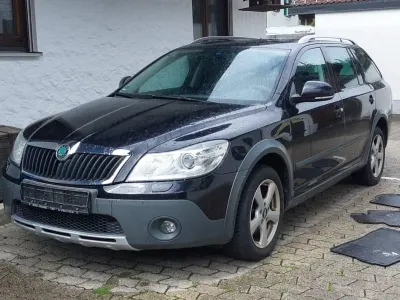 Gebraucht Skoda Octavia Scout 145 PS (106 kW) 2012 Schwarz Kombi