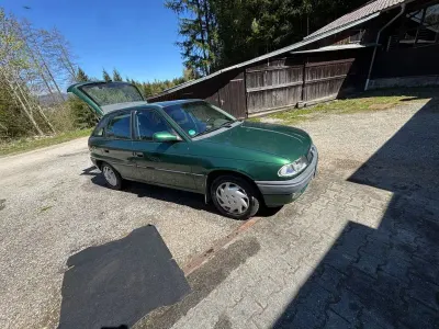 Używany Opel Astra 71 KM (52 kW) 1995 Zielony Sedan/Limuzyna