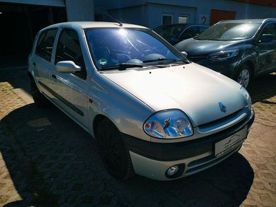 Second-hand Renault Clio II 75 CP (55 kW) 2000 Gri Berlinǎ