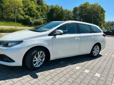 Gebraucht Toyota Auris Edition 112 PS (82 kW) 2016 Weiß Kombi