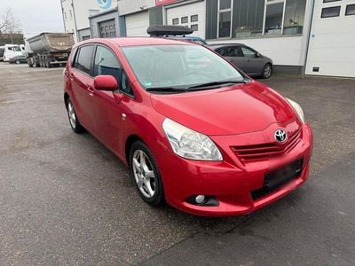Rot Gebraucht 2010 Toyota Verso Van / Kleinbus | 2.900 € (Fairer Preis)