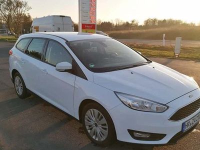 Weiß Gebraucht 2016 Ford Focus S Kombi | 7.400 € (Fairer Preis)