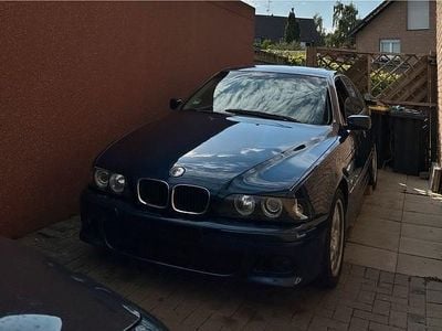 BMW 523