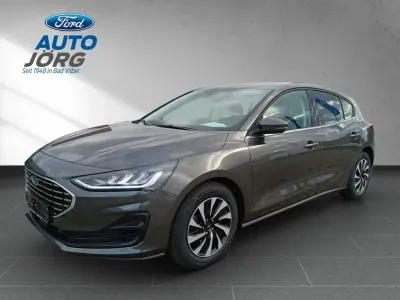 Neu Ford Focus Titanium 116 PS (85 kW) 2025 Metallic) (grau Limousine