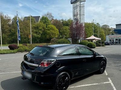 Usata Opel Astra GTC 105 CV (77 kW) 2005 Nero Coupé