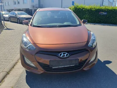 Używany Hyundai i30 Trend 135 KM (99 kW) 2013 Brązowy Kombi