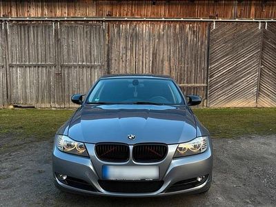 Gebraucht BMW 318 143 PS (105 kW) 2011 Silber Limousine