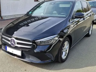 Używany Mercedes B200 Progressive 150 KM (110 kW) 2019 Czarny Minivan