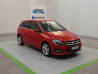 Gebraucht Mercedes B180 Urban 122 PS (89 kW) 2016 Rot Van / Kleinbus