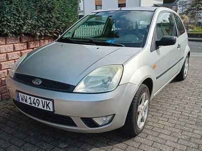 Gebraucht Ford Fiesta Ghia 80 PS (58 kW) 2004 Silber Kleinwagen