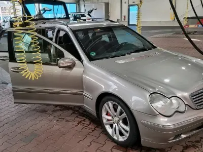 Gebraucht Mercedes 220 177 PS (130 kW) 2004 Gold Kombi