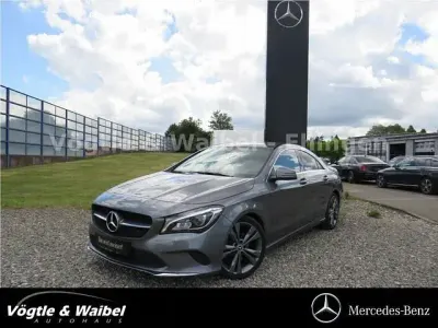 Gebraucht Mercedes CLA200 Urban 136 PS (100 kW) 2019 Grau Coupé