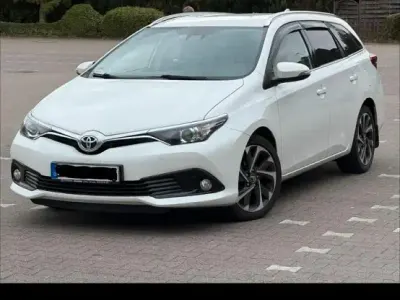 Gebraucht Toyota Auris Comfort 112 PS (82 kW) 2015 Weiß Kombi