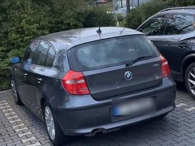 Grau Gebraucht 2007 BMW 118 Kleinwagen | 7.000 € (Etwas zu teuer)