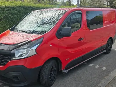 Gebraucht Renault Trafic 115 PS (84 kW) 2016 Rot Van / Kleinbus