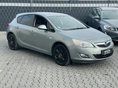 Gebraucht Opel Astra Sport 120 PS (88 kW) 2011 Grau Limousine