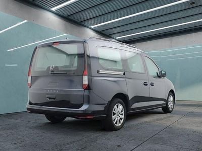 Blau Gebraucht 2024 VW Caddy Maxi Life Van / Kleinbus | 35.651 € (Fairer Preis)