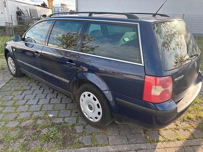 Usata VW Passat 115 CV (84 kW) 2003 Blu Station wagon