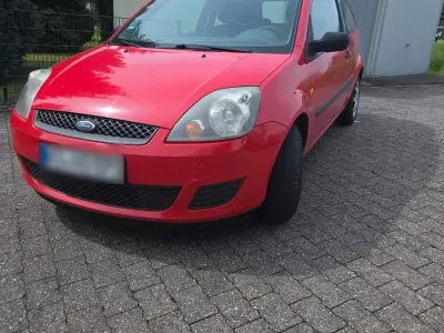 Gebraucht Ford Fiesta 80 PS (58 kW) 2008 Rot Kleinwagen