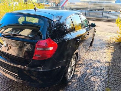 Gebraucht BMW 116 122 PS (89 kW) 2007 Schwarz Kleinwagen