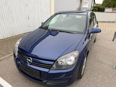 Używany Opel Astra Edition 90 KM (66 kW) 2005 Niebieski Sedan/Limuzyna