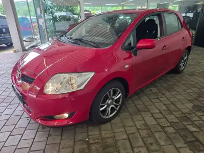 Gebraucht Toyota Auris Sol 124 PS (91 kW) 2008 Super red 3 Kleinwagen