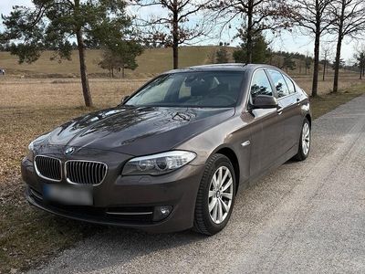 Gebraucht BMW 520 184 PS (135 kW) 2012 Braun Limousine