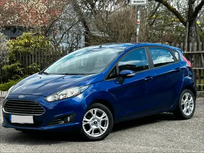 Gebraucht Ford Fiesta Trend 101 PS (74 kW) 2014 Blau Kleinwagen