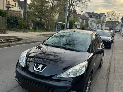 Gebraucht Peugeot 206+ 75 PS (55 kW) 2011 Schwarz Kleinwagen