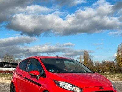 Rot Gebraucht 2014 Ford Fiesta Limousine | 4.000 € (Fairer Preis)