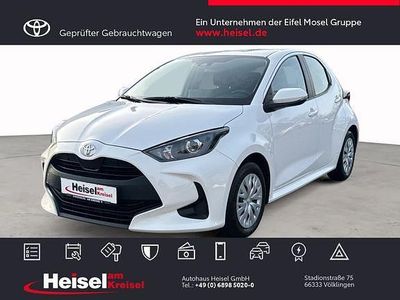 Gebraucht Toyota Yaris Basis 72 PS (52 kW) 2022 Schneeweiß Kleinwagen