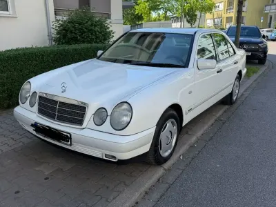 Gebraucht Mercedes E240 Classic 170 PS (125 kW) 1999 Weiß Limousine