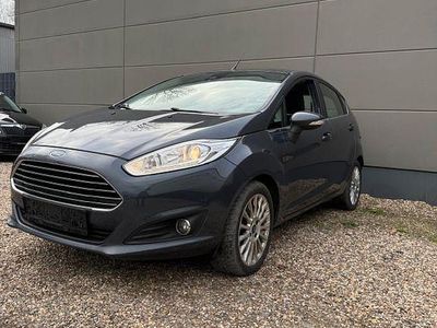 Gebraucht Ford Fiesta 101 PS (74 kW) 2013 Grau Kleinwagen