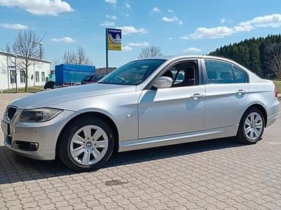 Gebraucht BMW 318 143 PS (105 kW) 2009 Silber Limousine