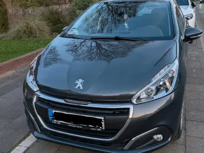 Gebraucht Peugeot 208 Active 82 PS (60 kW) 2017 Grau Kleinwagen