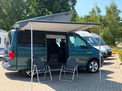 Gebraucht VW T6 Beach 204 PS (150 kW) 2018 Bambusgarden green Van