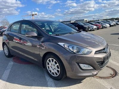 Gebraucht Hyundai i30 Classic 90 PS (66 kW) 2013 Braun Limousine
