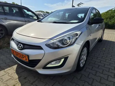 Gebraucht Hyundai i30 Style 109 PS (80 kW) 2012 Silber Limousine