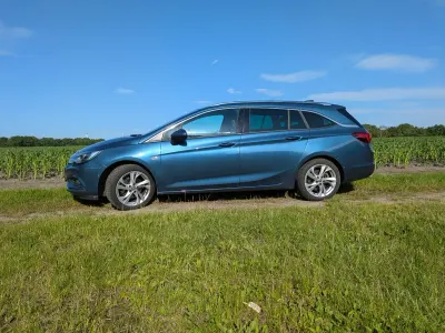 Gebraucht Opel Astra 160 PS (117 kW) 2016 Blau Kombi