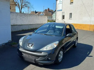 Gebraucht Peugeot 206+ 60 PS (44 kW) 2009 Schwarz Kleinwagen