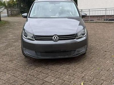 Grau Gebraucht 2010 VW Touran Van / Kleinbus | 7.500 € (Etwas zu teuer)
