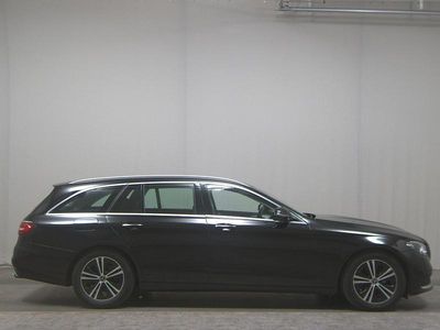 Gebraucht Mercedes E220 Avantgarde 194 PS (142 kW) 2021 Schwarz Kombi